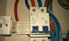 高壓電機(jī)漏電保護(hù)裝置是造成西安西瑪電機(jī)頻繁燒毀的原因。
